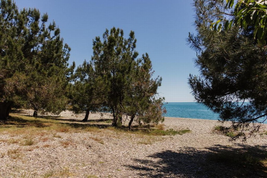 Морское побережье поселка Лидзава