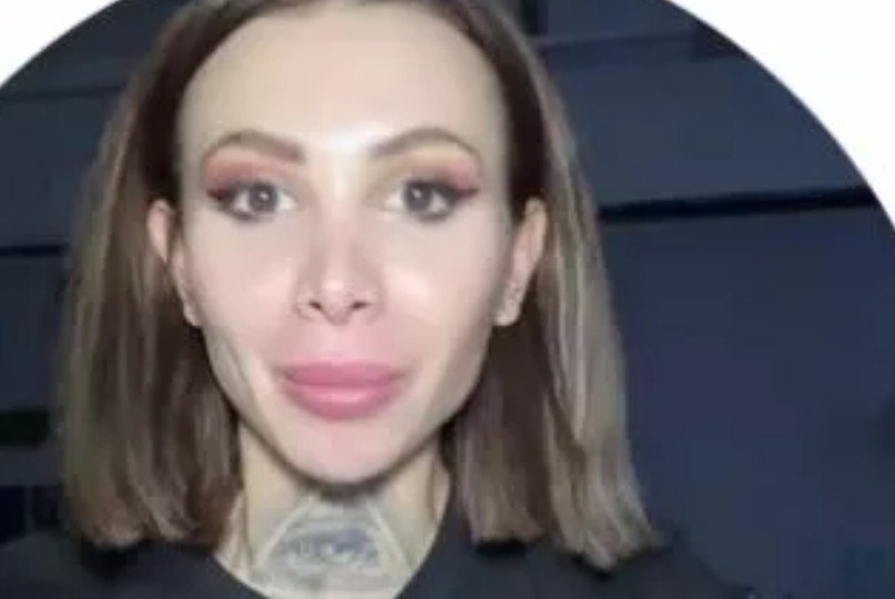 Клавдия Безверхова даже в праздник кормит парней, раз приехал её сын Роберт