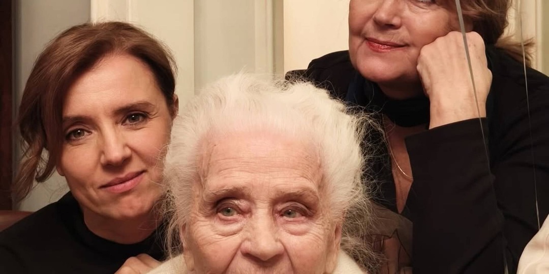 «Весну запустили!»: Ксения Алферова после развода с Егором Бероевым пришла в гости к 104-летней бабушке