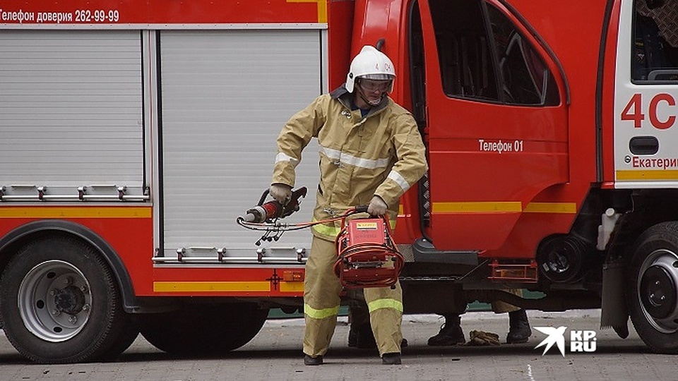 В Первоуральске из горящей 16-этажки спасли 8 человек