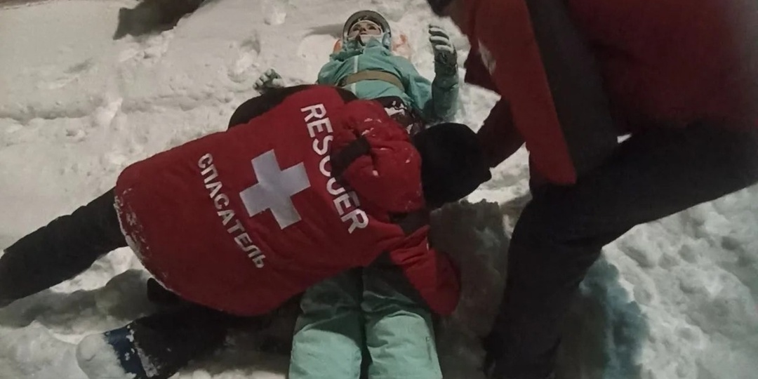 В Башкирии на курорте «Абзаково» лыжник из Оренбурга сбил девушку и скрылся