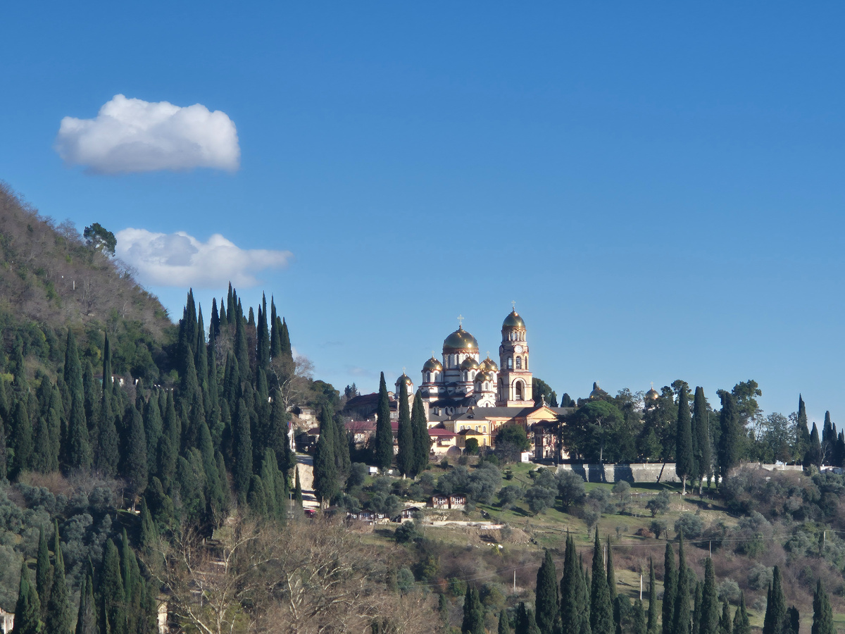 Вид на Новоафонский монастырь  с дачи Сталина | Личное фото