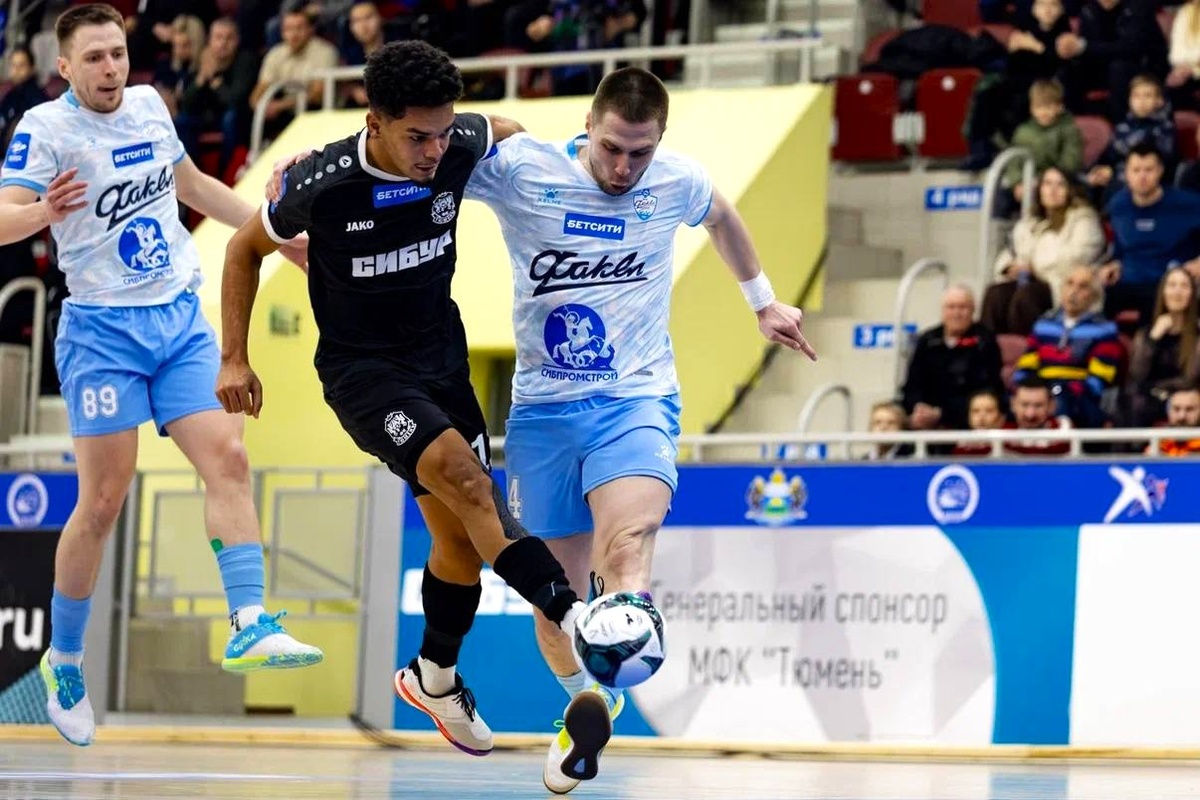    Мини-футбольный клуб «Факел» из Сургута обменялся победами с тюменской командой