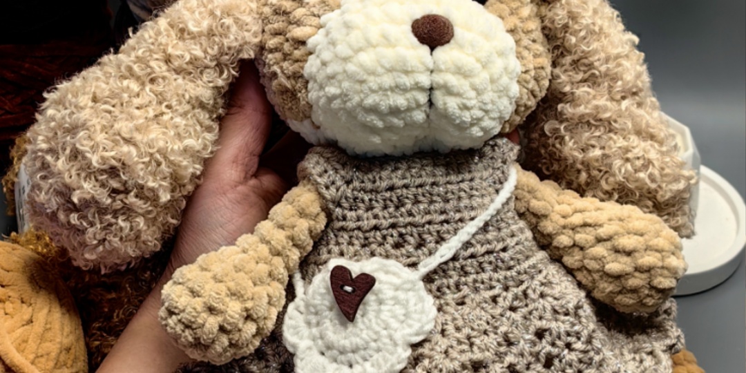 Почему все больше мастеров переходит от имитации одежды на игрушке к съёмным комплектам?