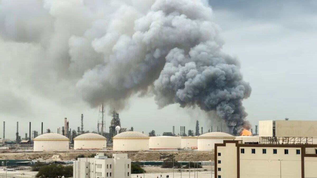 Прилёт беспилотника в НПЗ.  фото: яндекс.