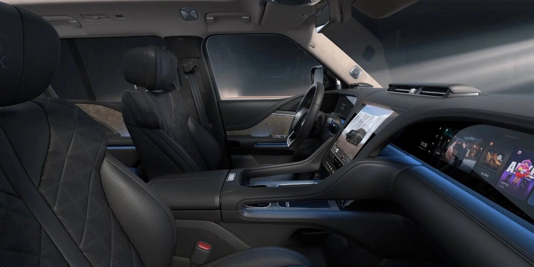 Интерьер BYD Yangwang U8 2026 раскрыт: изогнутый OLED-экран и обновления флагманского салона