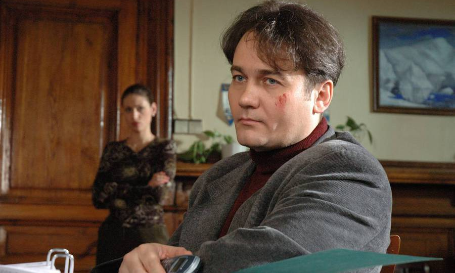 «О чувствах жены узнал на свадьбе, сожалел о ребенке»: Как жена спасла звезду «Тайн следствия» и почему он бросил сериал ради нее