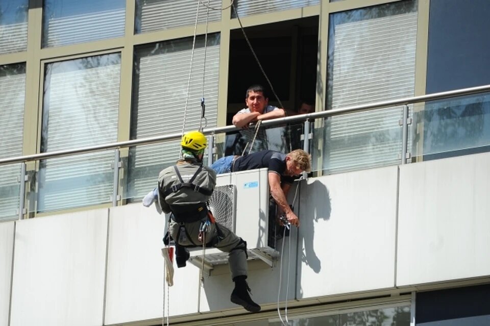 Летом наплыв клиентов, но людей-то больше не становится
Фото: Евгения ГУСЕВА.