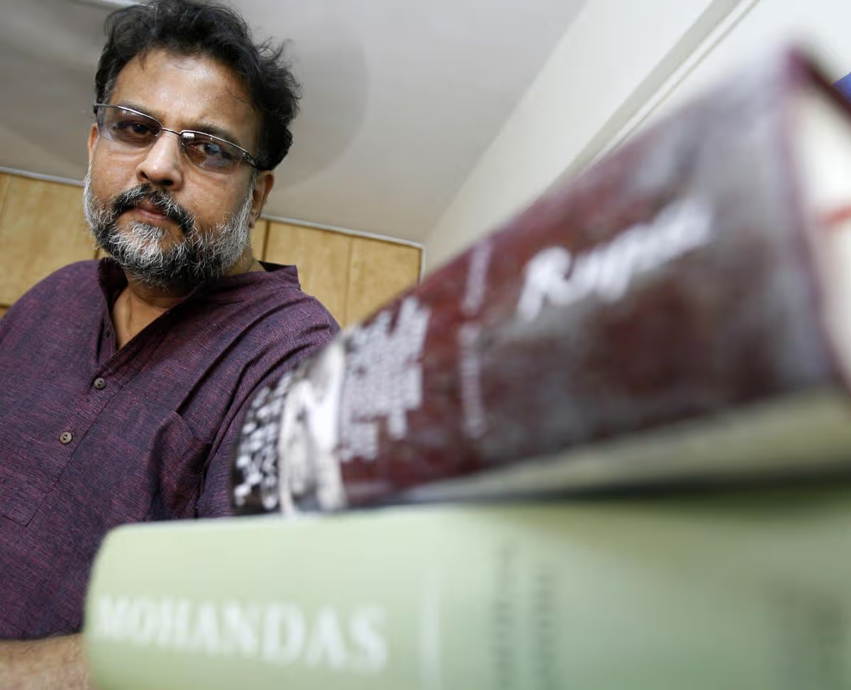 66-летний Тушар Ганди пообещал харчевне свою поддержку, что, конечно, немного смешно, памятуя высокие идеалы его прадеда. (Фото: AFP via Getty Images)