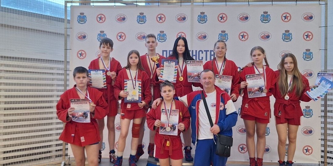 Великолукские самбисты завоевали множество наград на областных соревнованиях