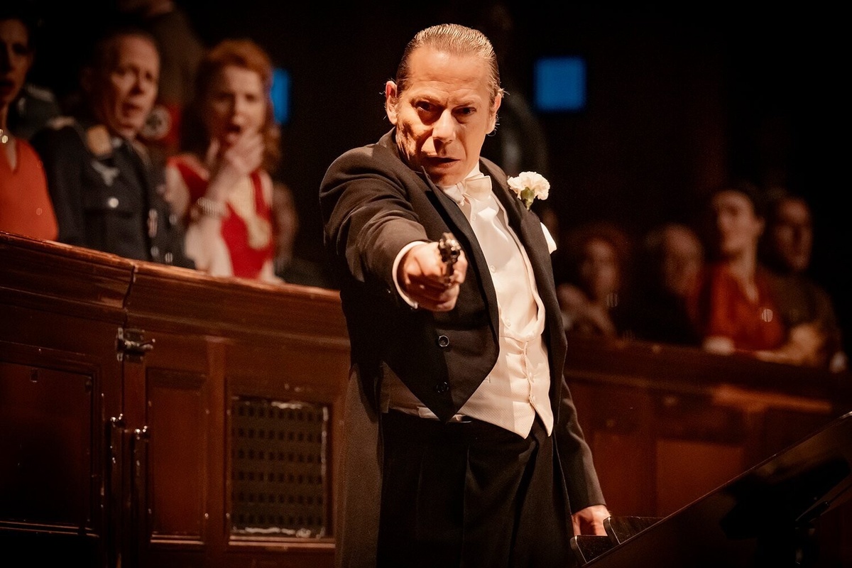 Кадр из фильма "Частная жизнь".