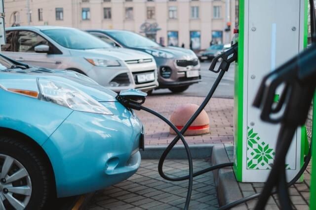 Тарифы на услуги по зарядке электромобилей изменятся с 10 марта