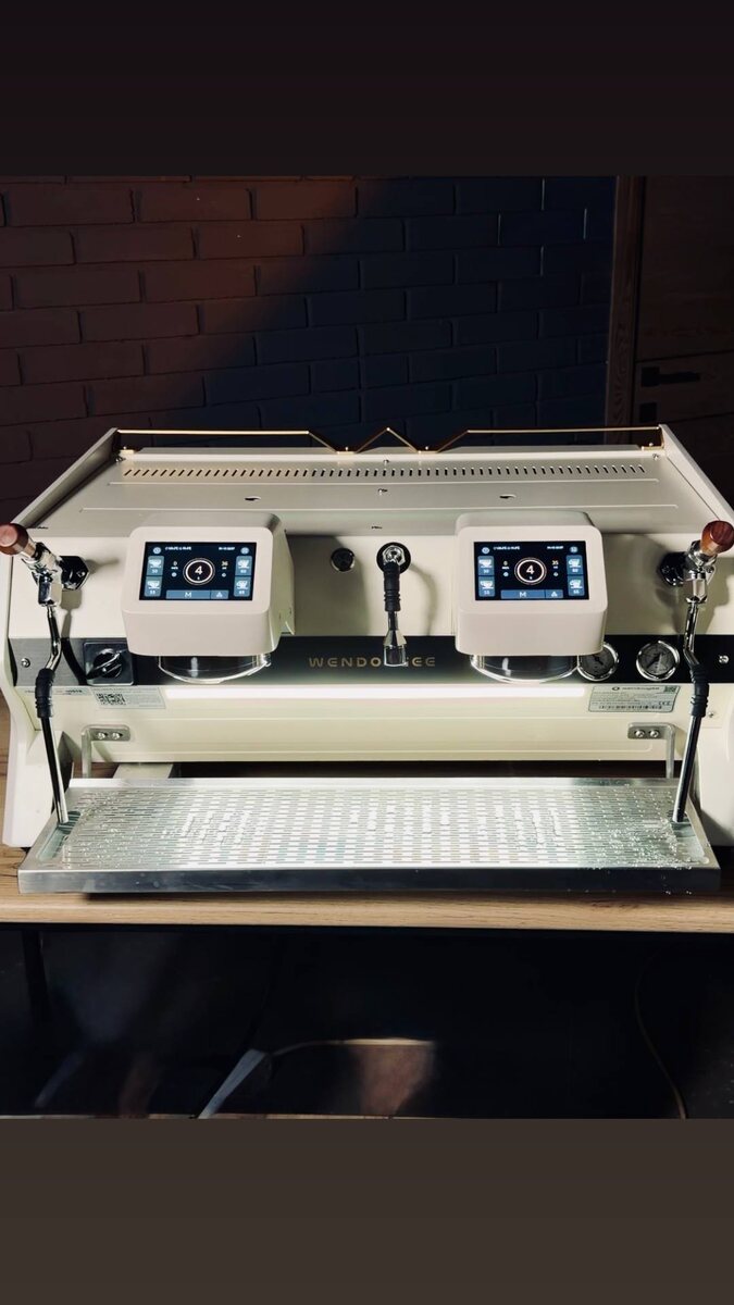 Фото кофемашины wendougee sdragon сделано в процессе видео обзора оборудования, для нашего ТГ канала