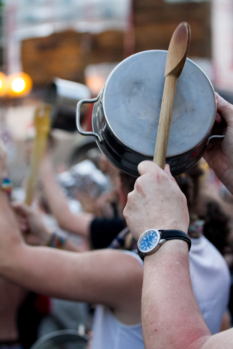 Марш пустых кастрюль Источник: Википедия