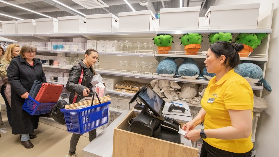 За год жители Иркутска потратили на покупки в магазинах около 300 тысяч рублей