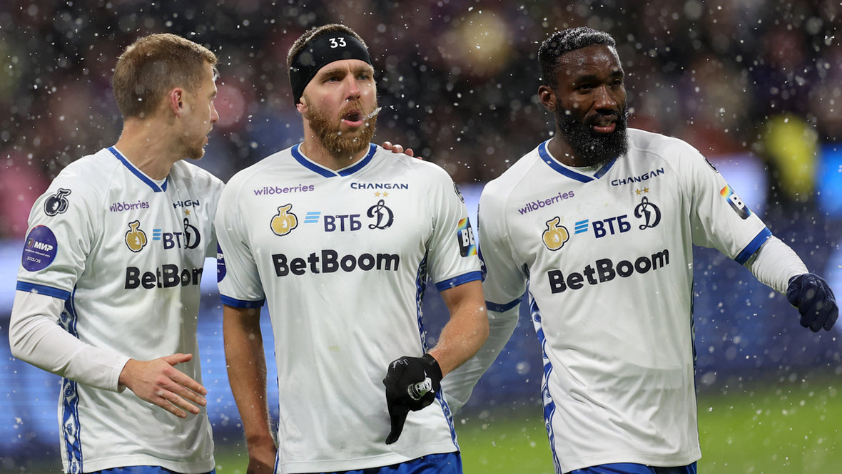    Даниил Фомин, Иван Сергеев и Николя Муми Нгамале.Александр Федоров