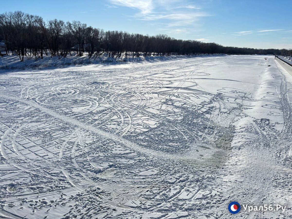    Весна наступила, но лед на водоемах Оренбургской области остается крепким