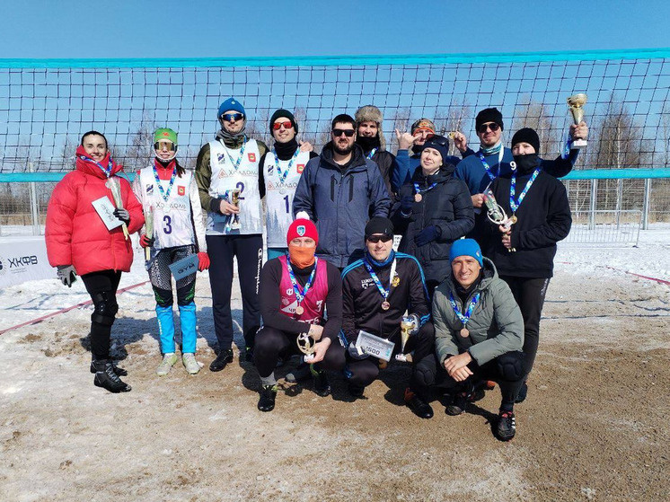    В Хабаровске прошел первый турнир по волейболу на снегу фото: пресс-служба Хабаровской краевой федерации волейбола