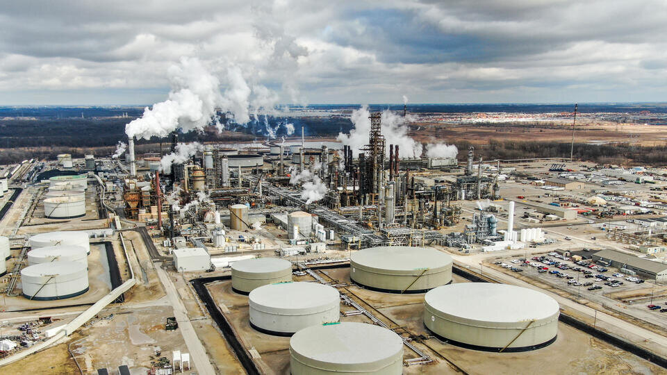     FT: министры финансов G7 обсудят совместное использование нефтяных запасов TANNEN MAURY/EPA/TASS