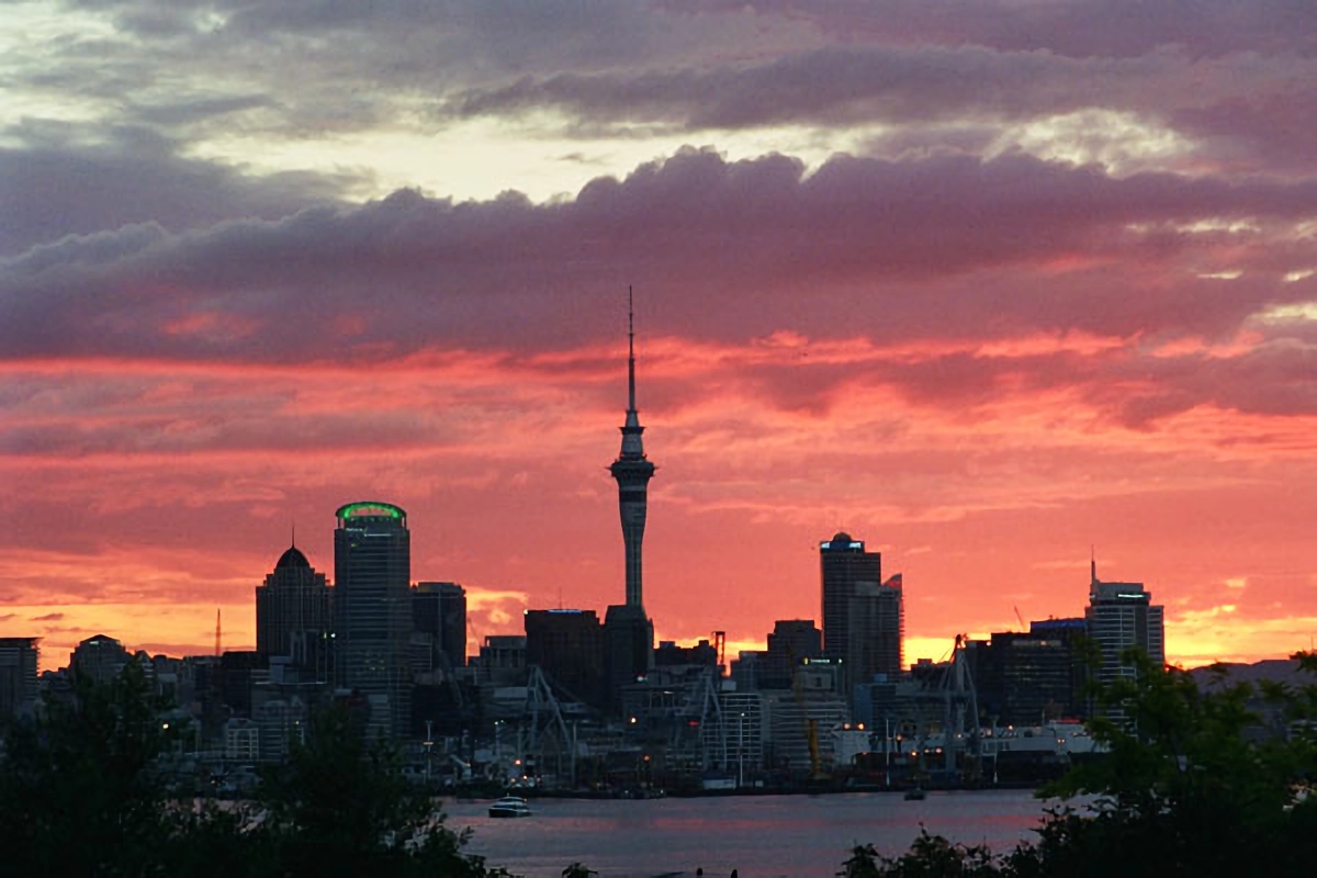 Центр Окленда на закате