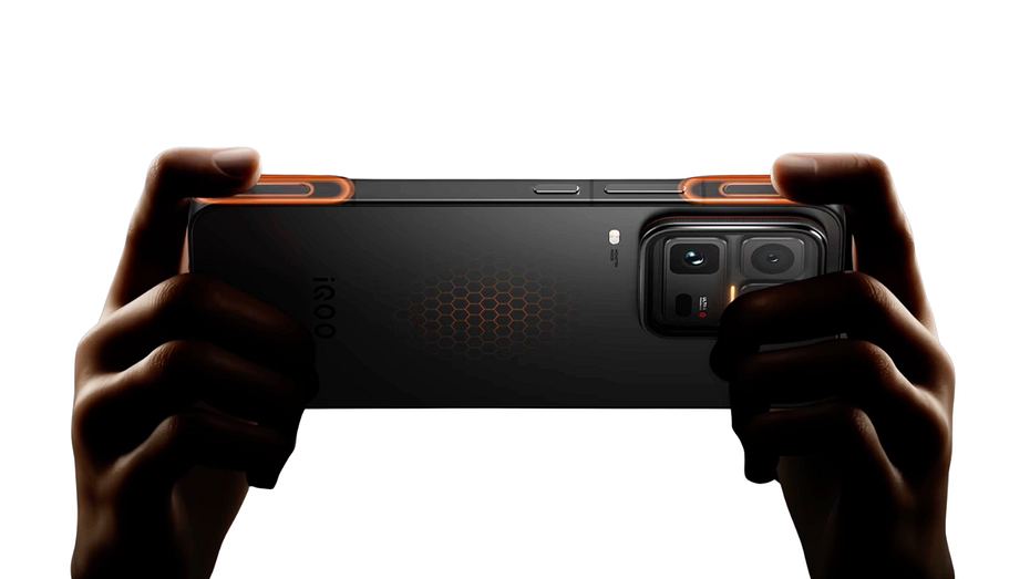 У OnePlus 16 будет серьезный конкурент: iQOO 16 тоже получит камеру на 200 Мп