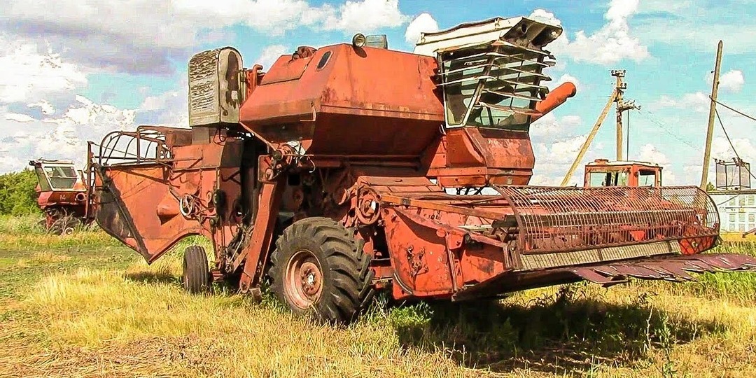 Зачем в СССР времен застоя сделали более миллиона комбайнов