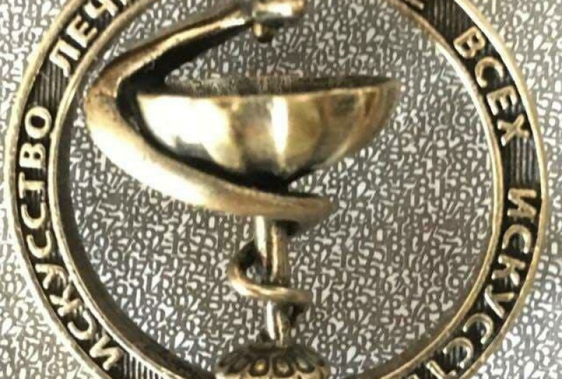 «Нечем заняться»: Минздрав разделил медработников по цвету