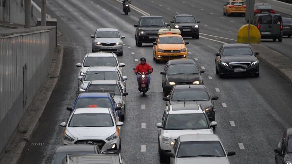 В Волгодонске мужчина и девушка разбились насмерть при падении с мотоцикла