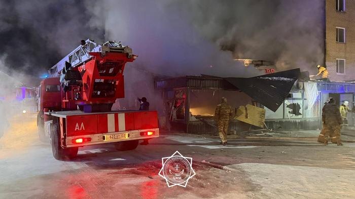 Пожар в «Центре плова» в Щучинске. Обложка © Telegram / 112 AQMOLA