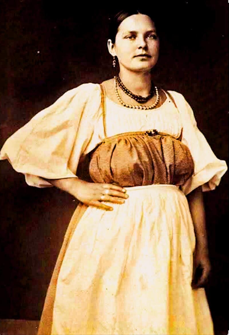 Русская кухарка начала двадцатого века. По мнению автора так должна была выглядеть Александра Кривова.