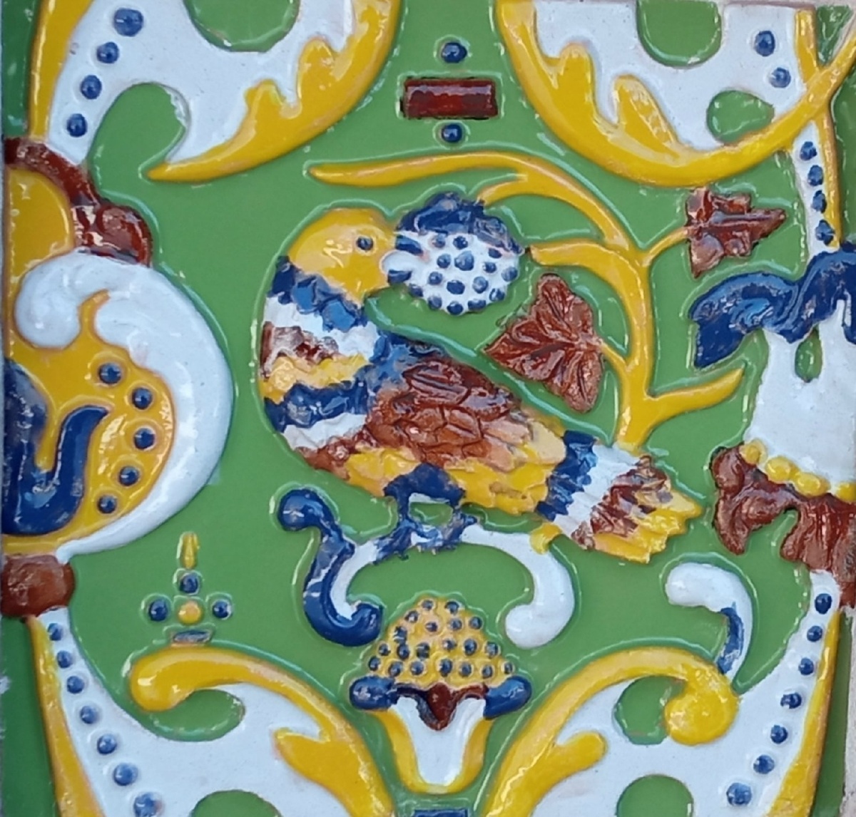 Изразец на церкви Иоанна Предтечи. Фото Антона Шишкина. 