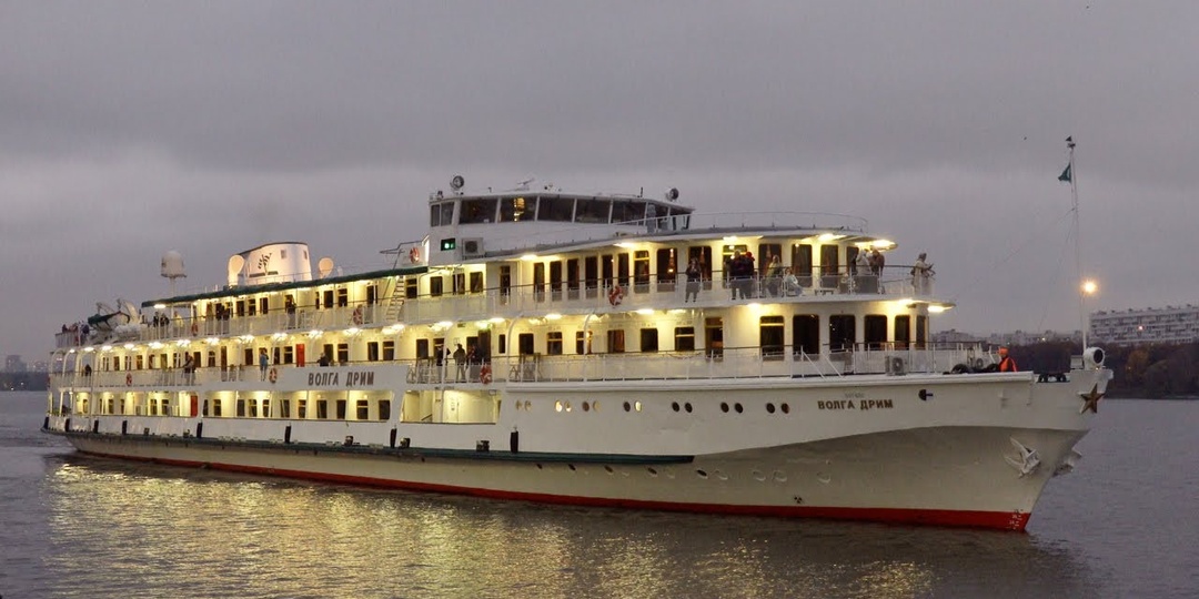 Музыка Свиридова и гудок теплохода: как «Волга дрим» прощалась с Москвой
