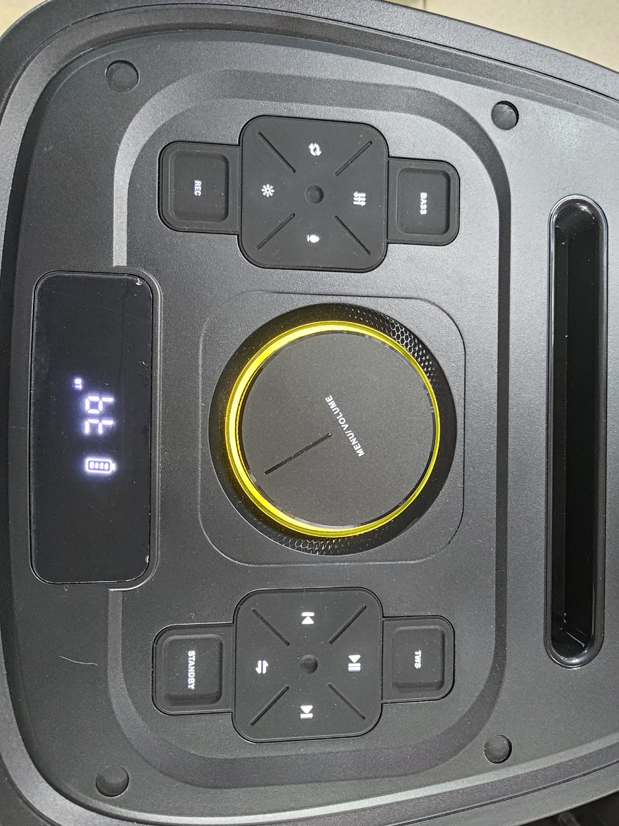 Верхняя панель органы управления системы Manya party boom 330.