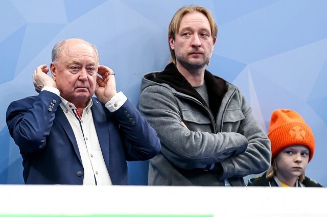    Алексей Мишин и Евгений Плющенко с сыном. Фото: www.globallookpress.com/ Dmitry Golubovich