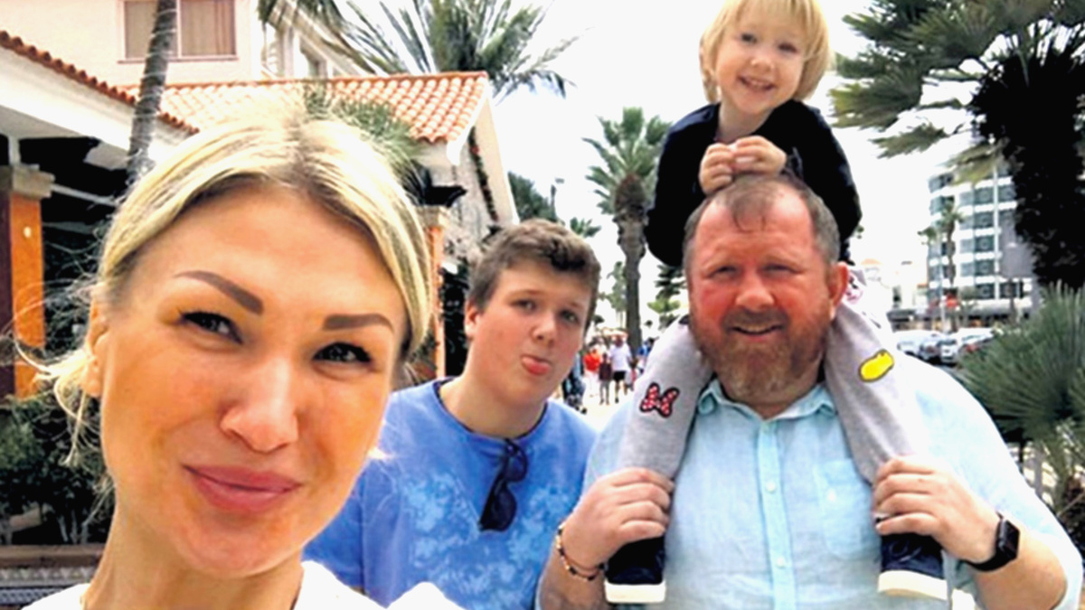 Константин Ивлев с семьёй. Фото: «woman.ru»