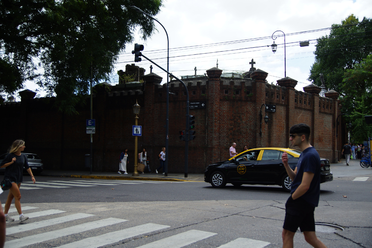 забор кладбища Реколета