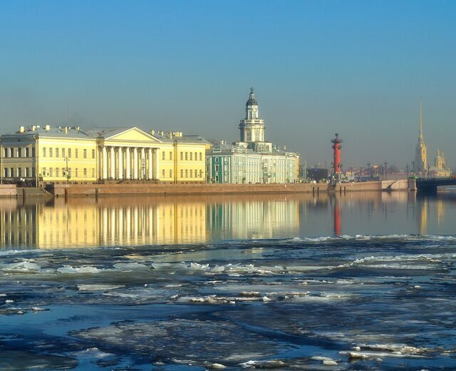 Сугробы в Петербурге растают раньше, чем в Москве