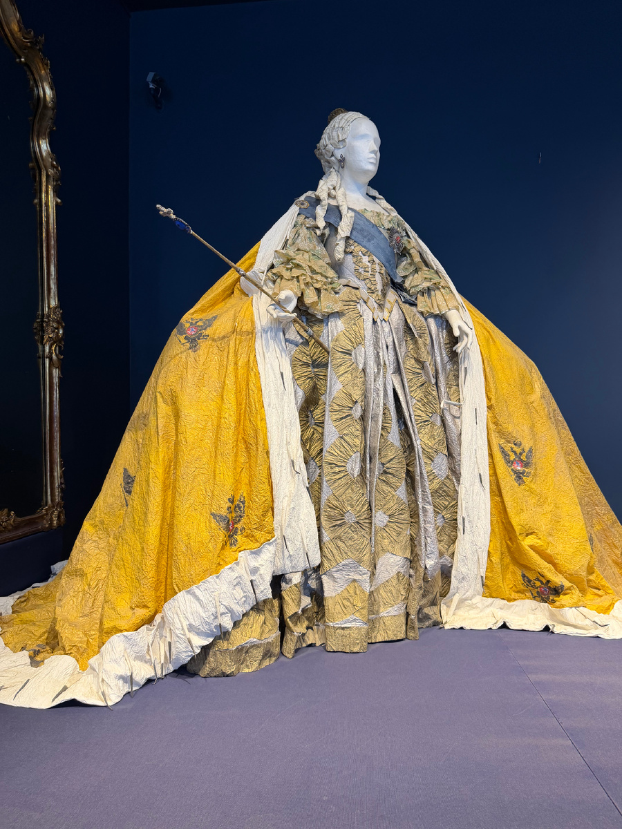 Платье Елизаветы Петровны, макет, Екатерининский дворец