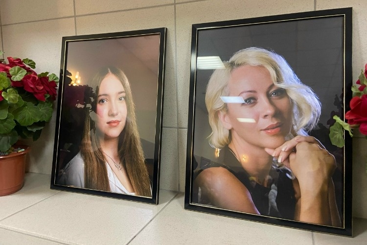 Балаковцы простились с актрисой театра и кино Екатериной Ведуновой и ее 15-летней дочерью Элиной