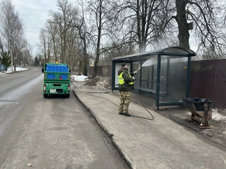     Чисто не там, где убирают, а там, где не мусорят. Фото: telegram-канал мэра Великого Новгорода Александра Розбаума