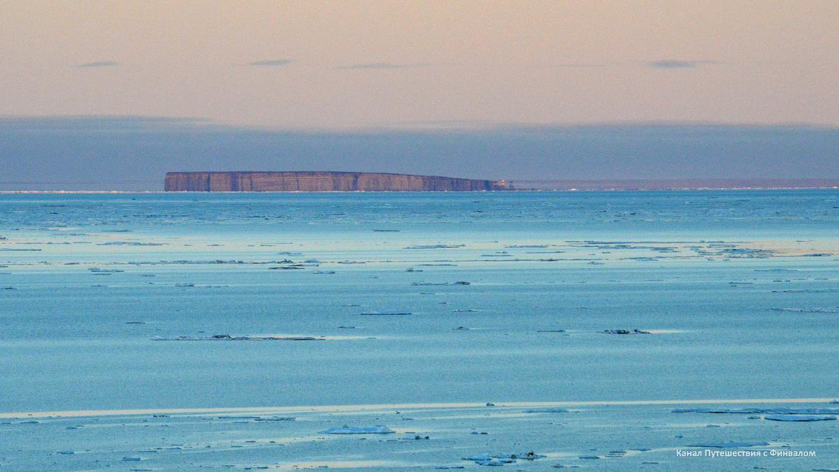 Показались пока что неясные очертания острова Преображения (фото Сергей Важов)