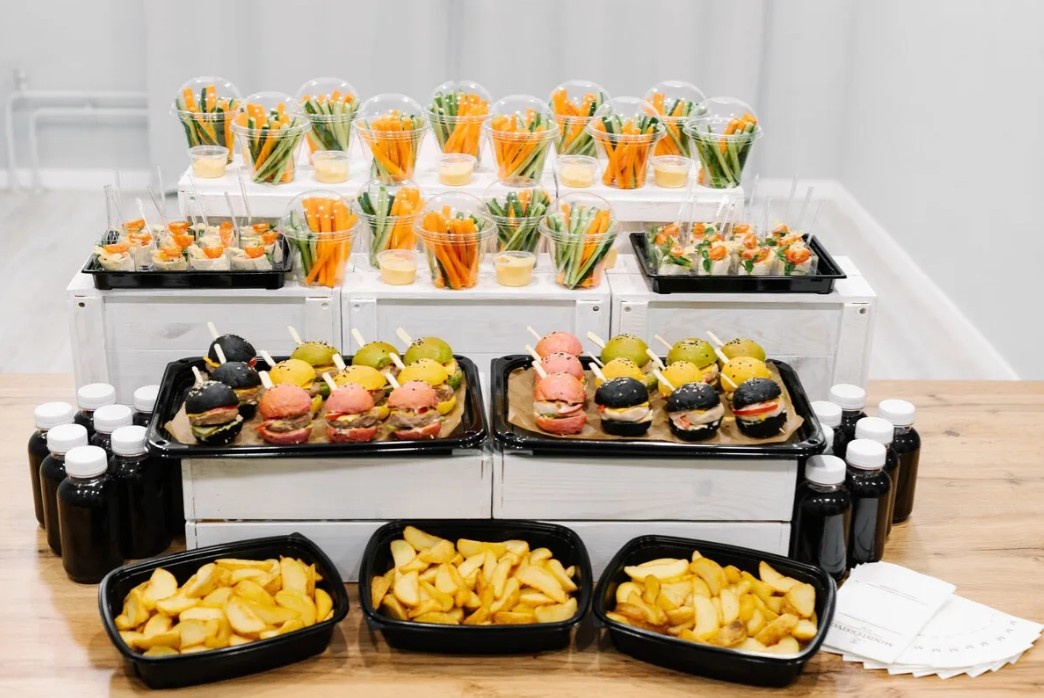 Фуршетный сет с мини-бургерами на 15 персон