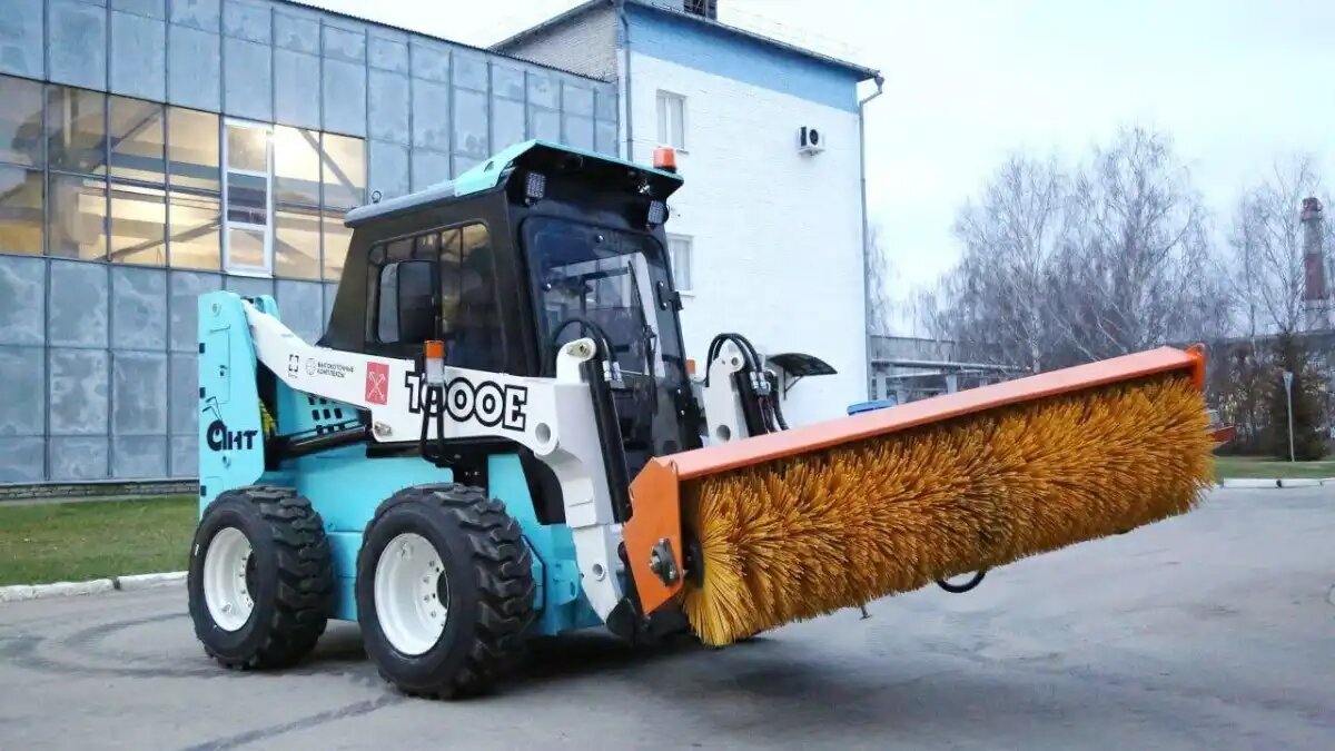 Фото: rostec.ru / Холдинг «Высокоточные комплексы» Госкорпорации Ростех
Новый электрический мини-погрузчик АНТ 1000Е (данная фотография сделана в Санкт-Петербурге)