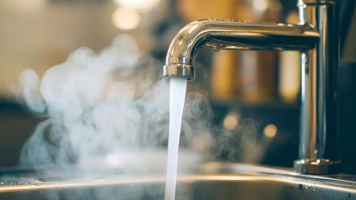 Платить меньше за горячую воду: в каких случаях россияне имеют право на перерасчёт