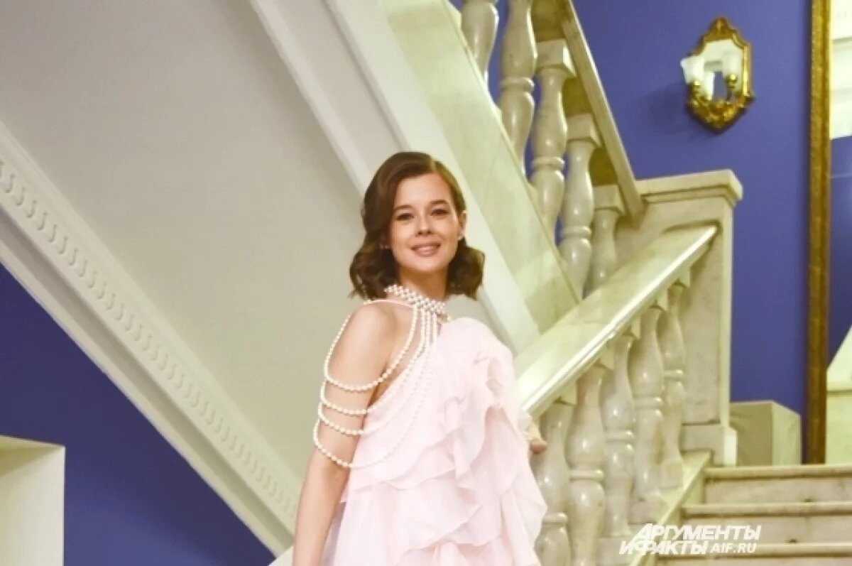    Супруг Катерины Шпицы показал её откровенные фотографии