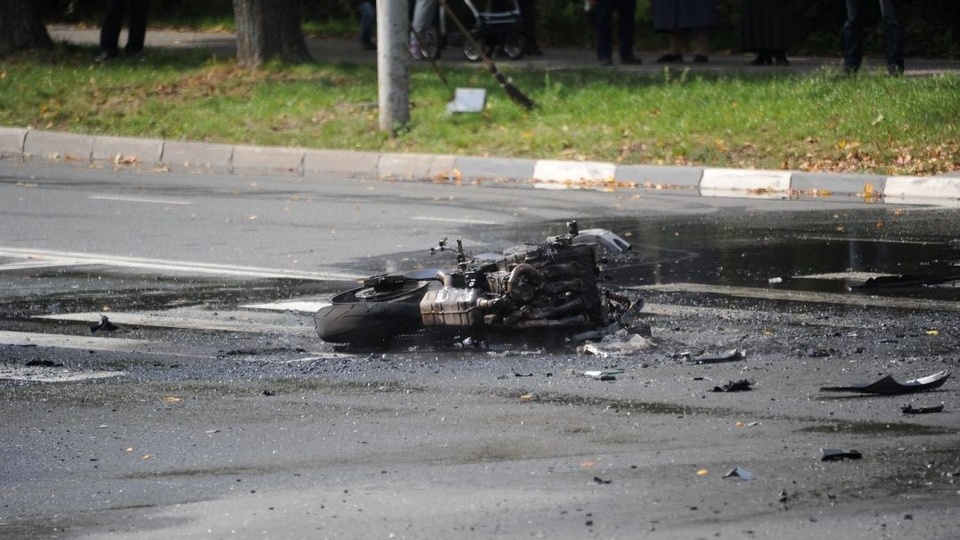 В Волгодонском районе 16-летний подросток на питбайке врезался в иномарку