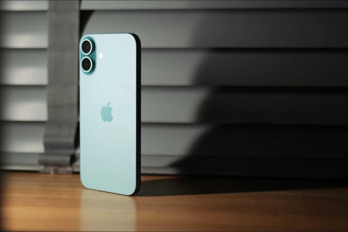   скриншот из видео «Обзор iPhone 16. Улучшили ВСЁ, кроме главного» с канала «BIG GEEK»