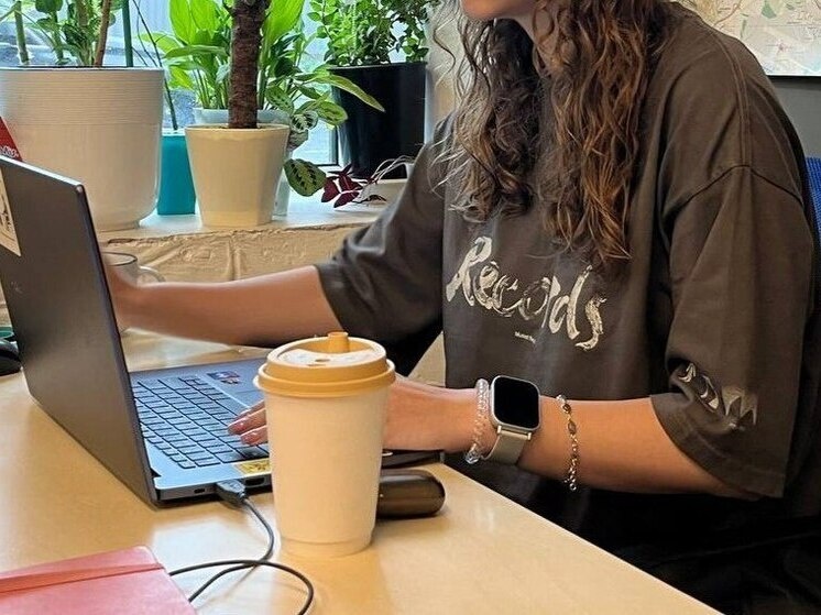     Новгородки отправились работать продавцами, менеджерами, бухгалтерами, соцработниками. Фото: Архив МК в Великом Новгороде