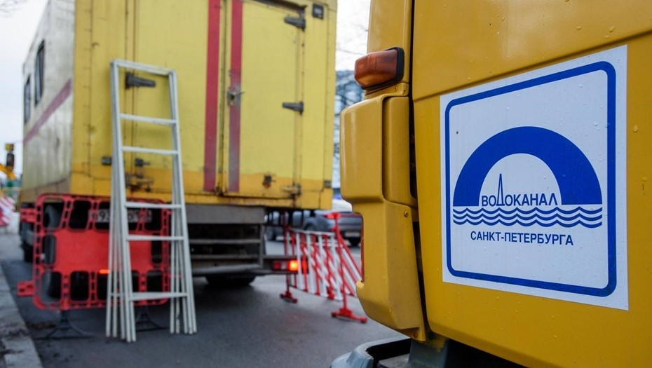    "Водоканал" устраняет прорыв холодной воды в Приморском районе Петербурга Автор фото: Ермохин Сергей