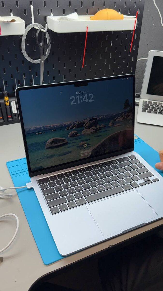 Через MagSafe 3 не заряжается, хотя через USB‑C (Type-C) зарядка работает